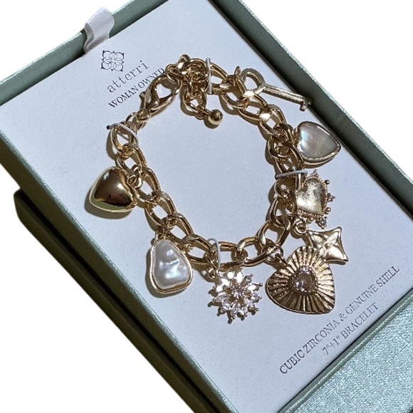 Atterri Bracelet, Bright Gold, 8 Charms, Hearts Star, Cubic Zircon Genuine Shell - Picture 5 of 8